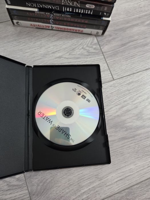 Vând colecție de filme DVD