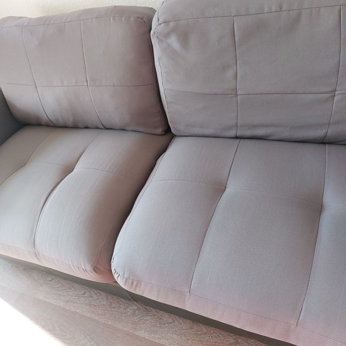 Сив двуместен диван