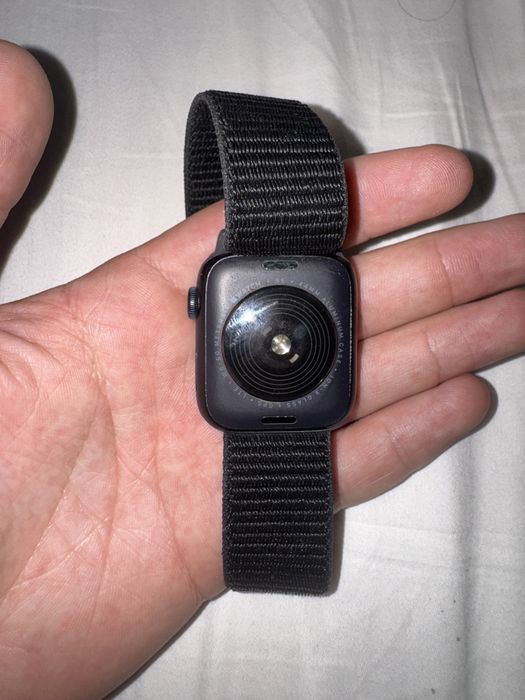 Apple watch SE 2 44mm GPS + Cellular в хорошем состоянии