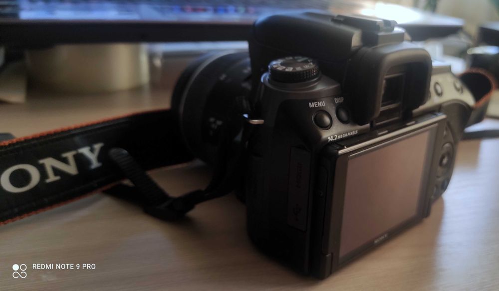 Срочно продам фотоаппарат SONY альфа 550 и вспышку SONY HVL-F42AM