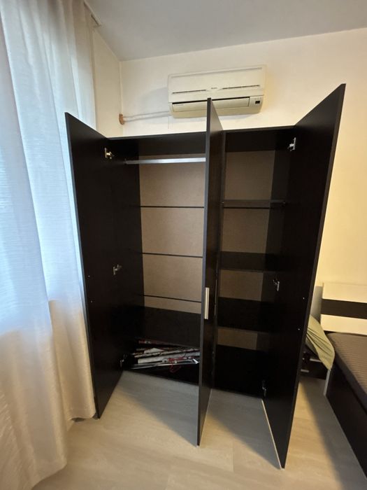 Продавам триплатен гардероб – 80 €