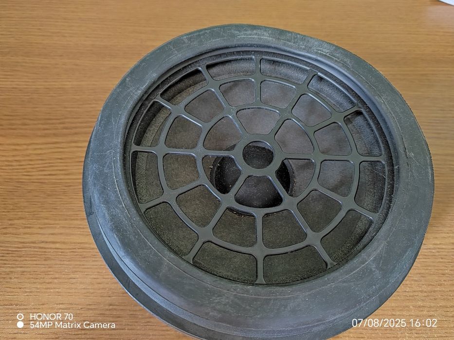 Vând boxa pentru Mercedes c200 w203