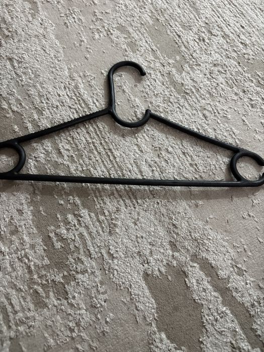 продам вешалки срочно