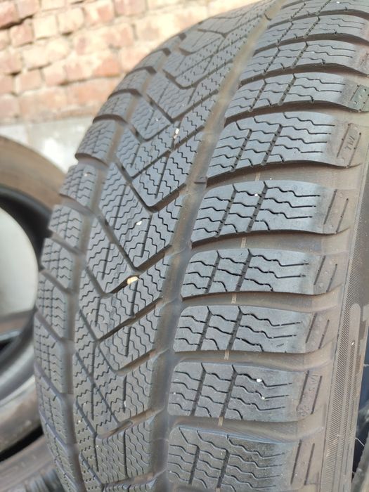 2 бр зимни  225/50/17 Pirelli 25г