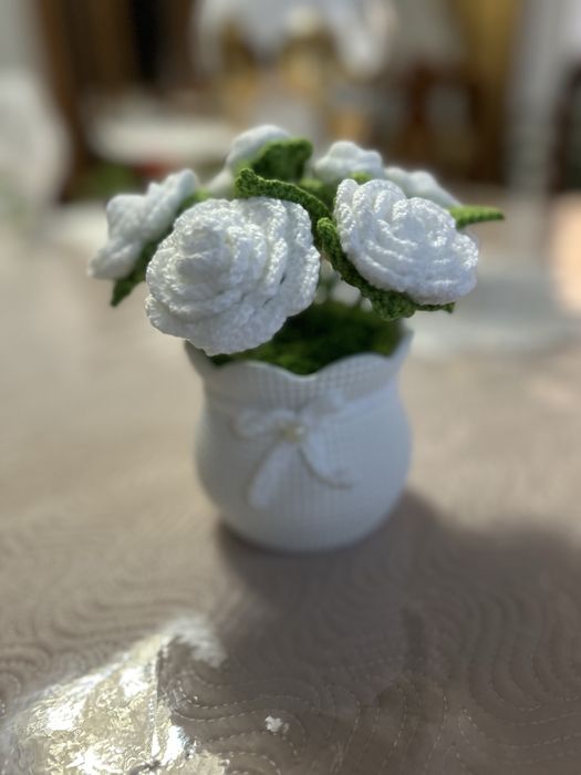 Букет вязаных роз