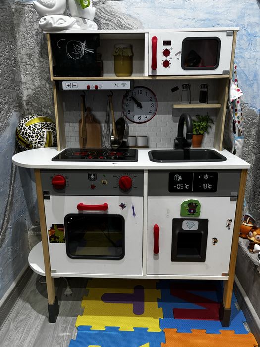 Детска дървена кухня