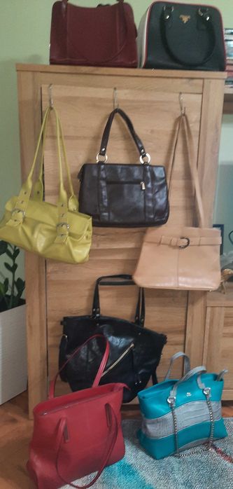 Нови кожени чанти и други чанти, носени, но много запазени