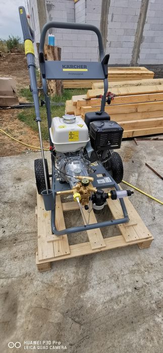 Servicii Profesionale De Spălat Panouri Fotovoltaice La Înălțime