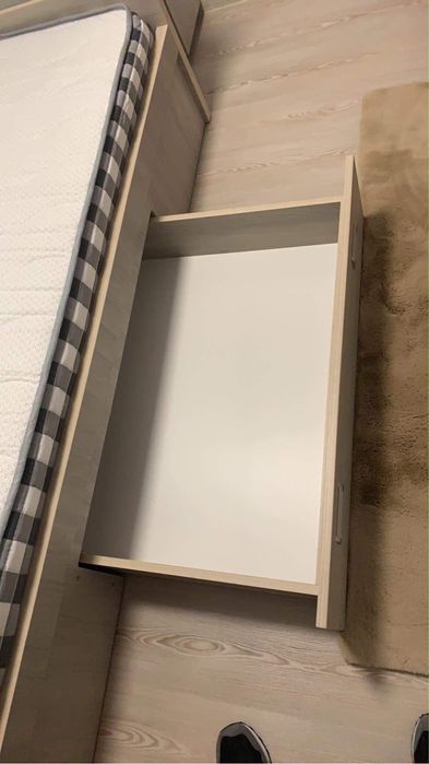 Pat 140x200 cu somiera + saltea