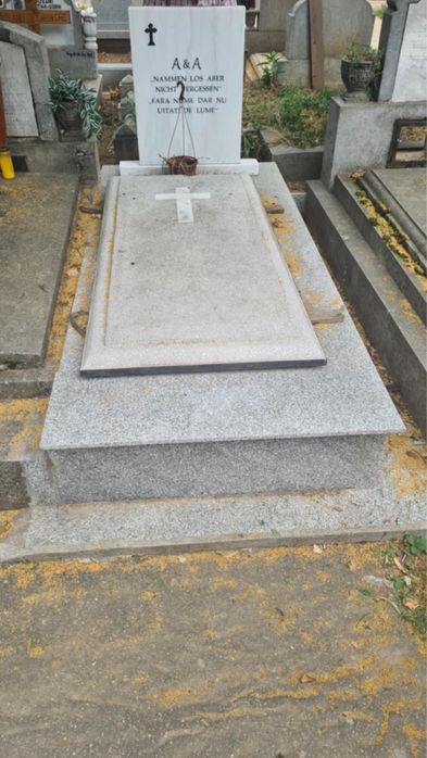 Loc de veci in cimitirul reinvierea