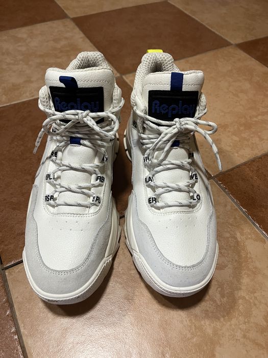 Продавам спортни обувки Puma и Replay