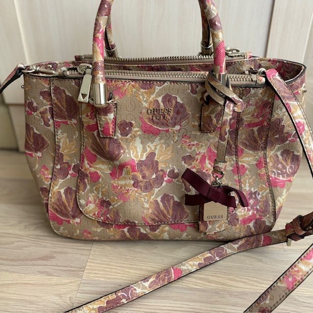 Guess чанта в отлично състояние