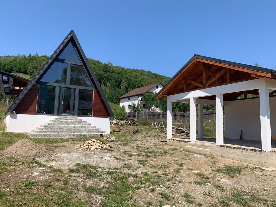 Doua cabane de închiriat