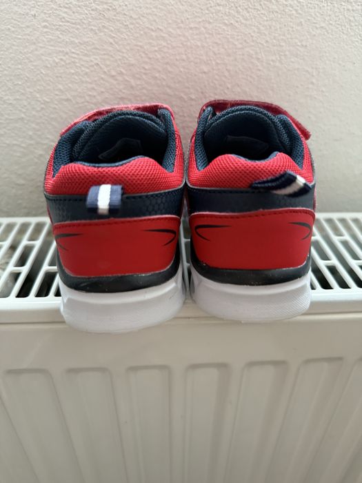 Adidasi Spiderman / Marvel , marime 23