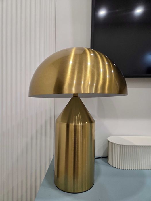 Продам настольную лампу