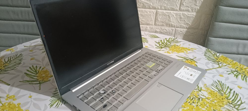 Продам ноутбук Asus Vivobook 15