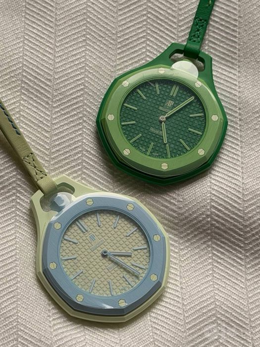 Royal Pop, Swatch