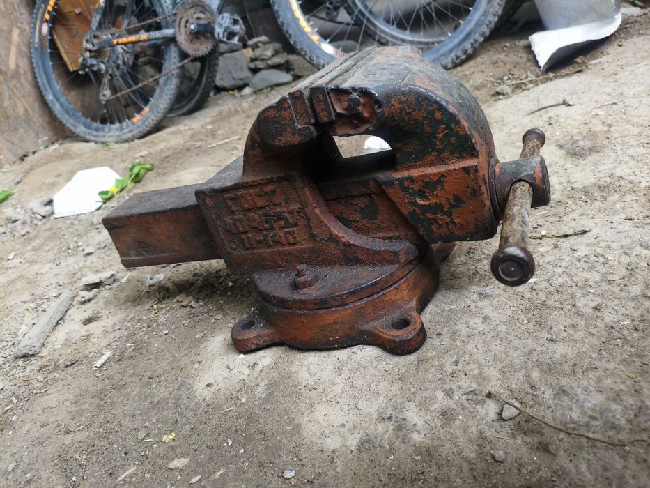 Продам тиски советской