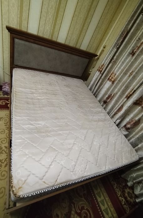 Кровать двухспальная (2 *1.6 м)