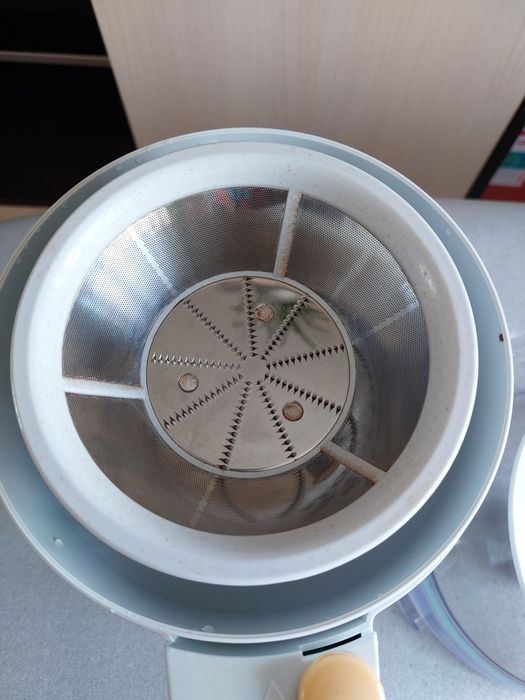 Соковыжималка "Ладомир"