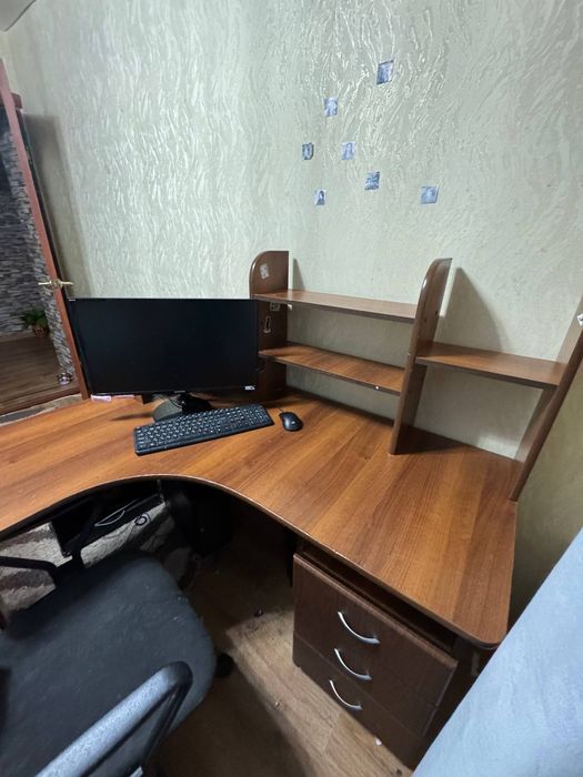 стол,в хорошем состоянии