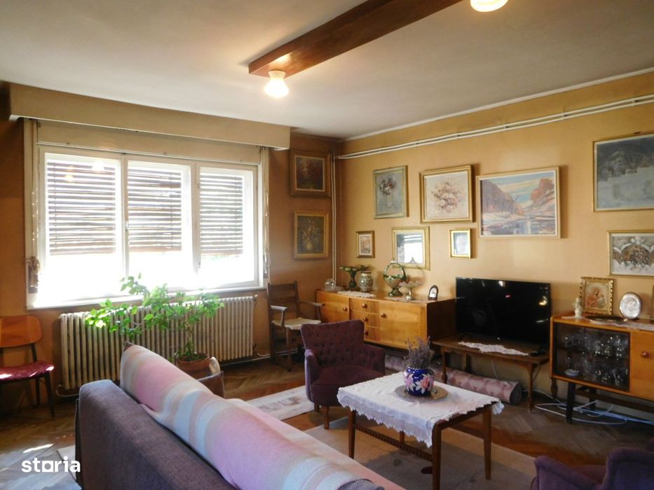Apartament 6 camere, garaj și grădină în Centru