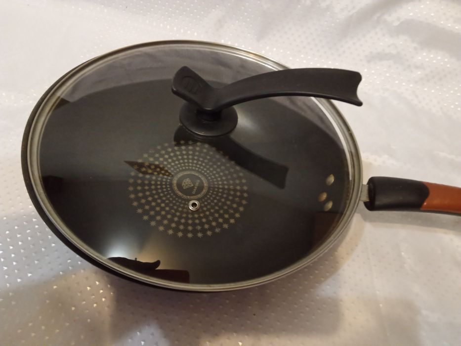 Продам сковородки б/у