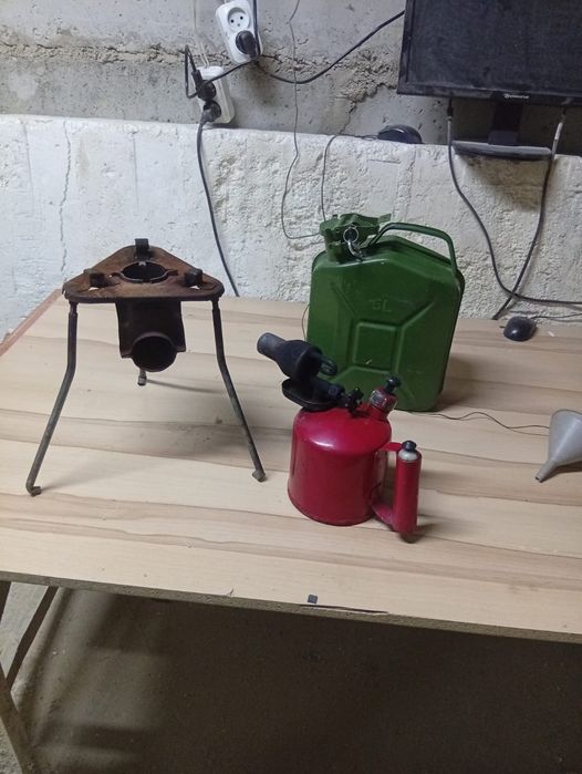 Продается паяльная лампа тренога и канистра для бензина