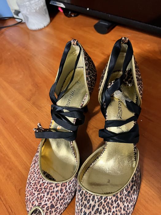 Продаю туфли новые