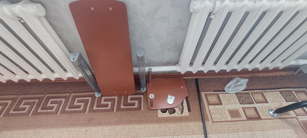 Стеклянный компьютерный стол