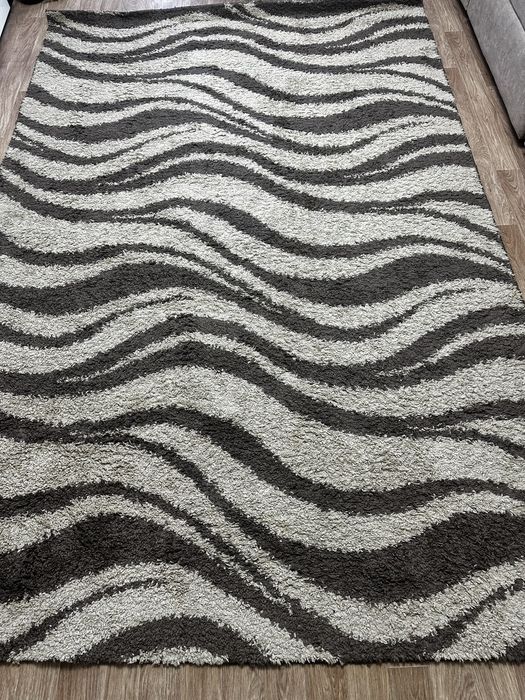 Продам ковер в отличном состоянии .