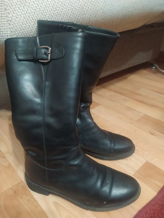 Срочно продается женские сапоги, 38 размеры