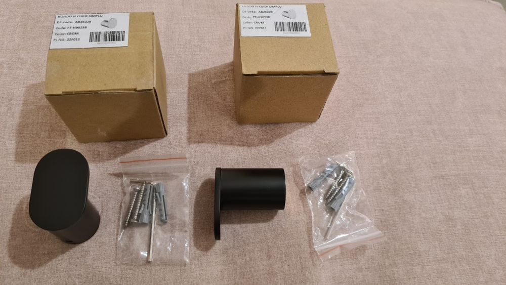 Cuier simplu negru mat