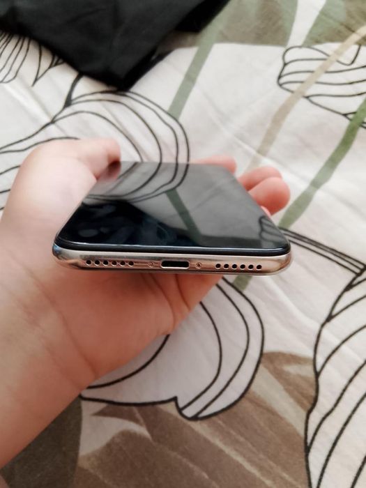 Продам айфон х.