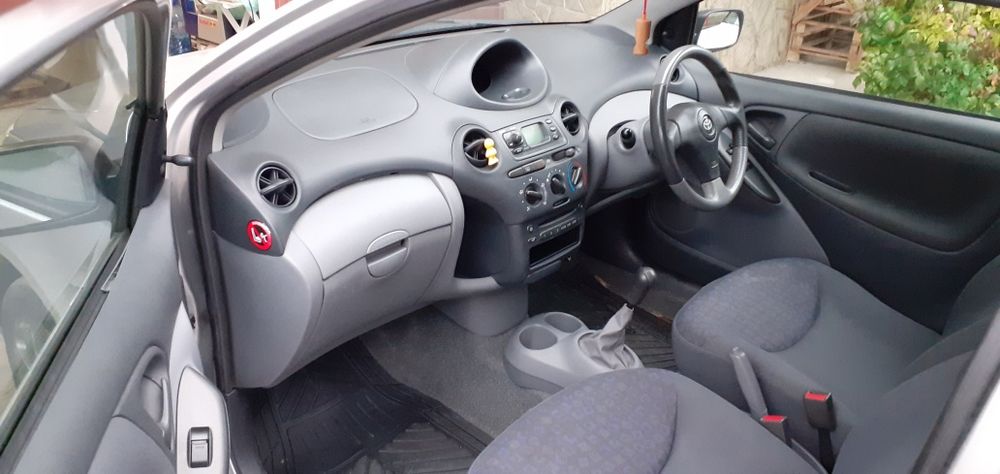 Toyota Yaris 1.0 68 к.с. 2003г.