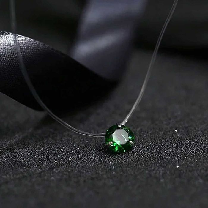 Нежно колие на безцветна корда с камък цирконий нови модели