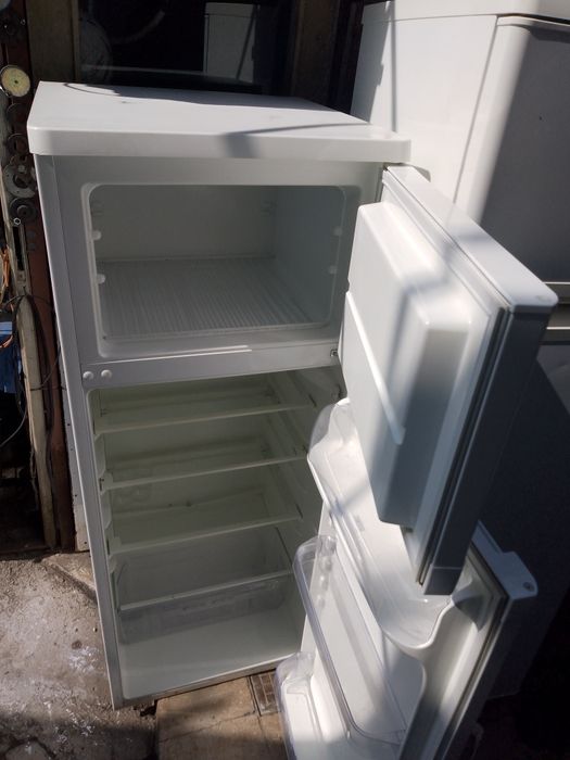 Frigider cu congelator,2 uși funcțional