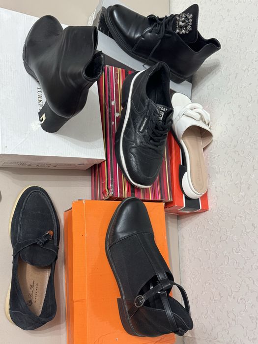 Обуви:кроссовки,полсапожки,шлепки