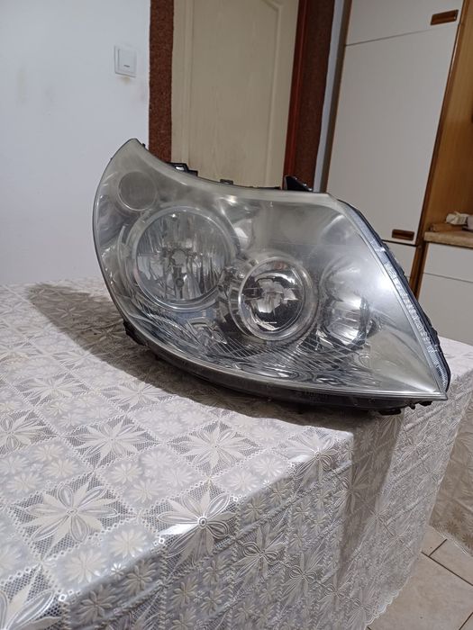 Vând far fiat Ducato