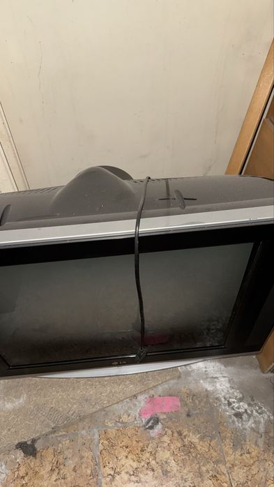 Продам телевизор лж диагональ 80 см.