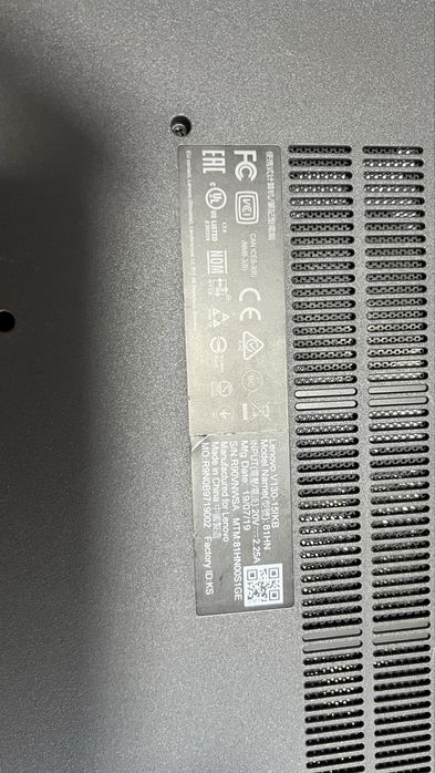 Vand laptop lenovo pentru piese