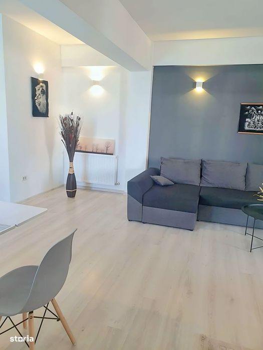Luxury Villa Apartment in Central Constanța: 3 Rooms, 2 Baths, Parking