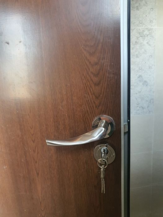 нови алуминиеви огледални врати за баня