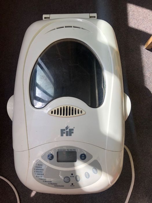 Машина за хляб - меси и пече