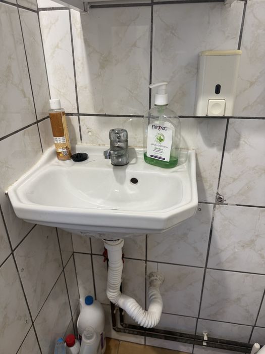 Chiuveta baie micuta cu tot cu baterie