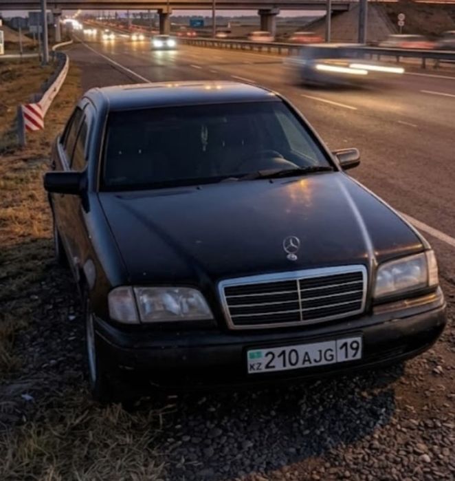 Продам Мерседес Бенс 220