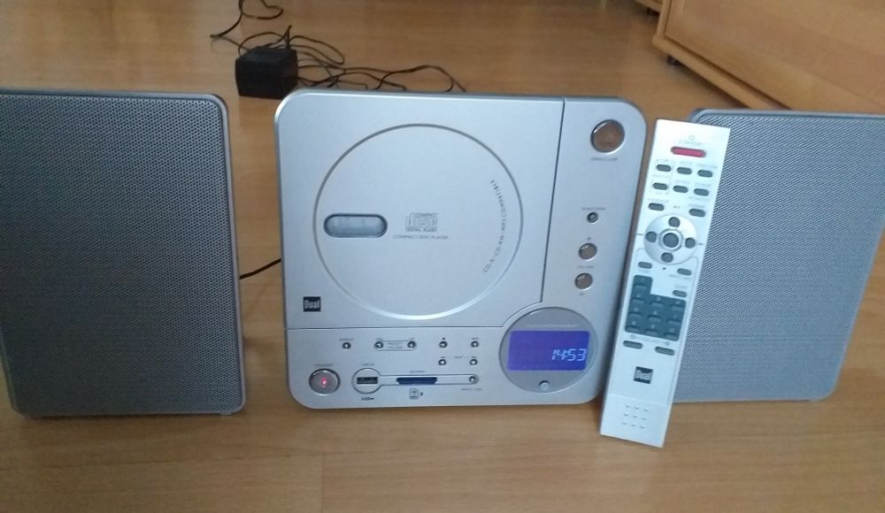 Sistem audio DUAL (Germania) cu Tuner, CD, USB și  SD-Card