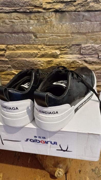 Продаются кроссовки