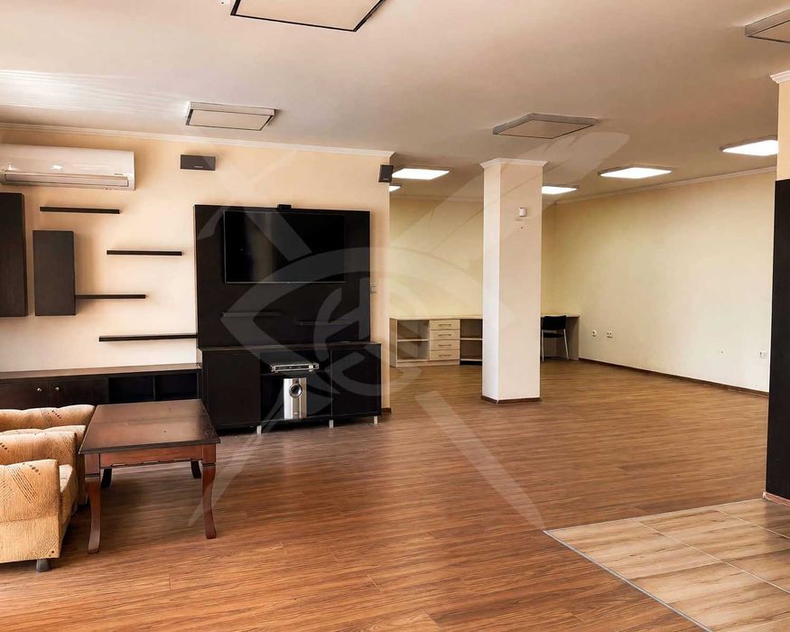 Дава се под наем Офис в Бургас, Славейков - 95 кв.м за 1200 € - Снимка #1