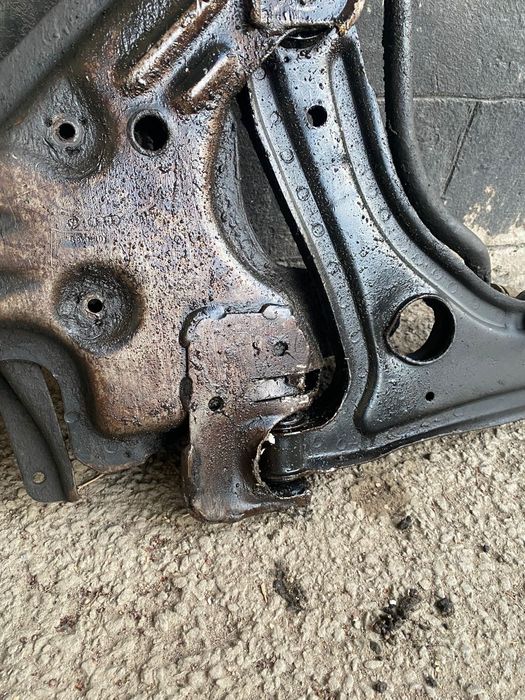 Продам передний  балка 1.8 гольф 3